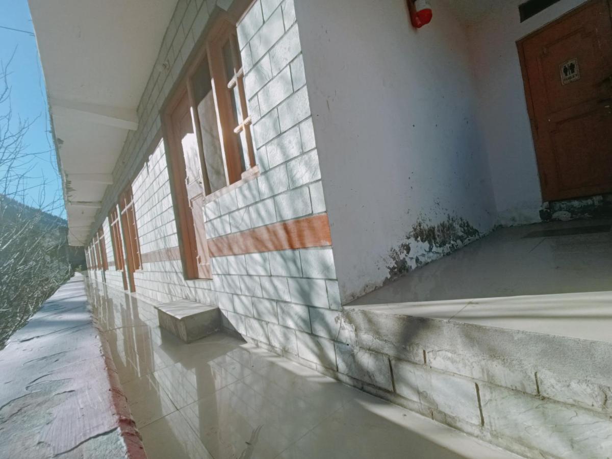 Snow Oak Guest House Kasol Exteriör bild