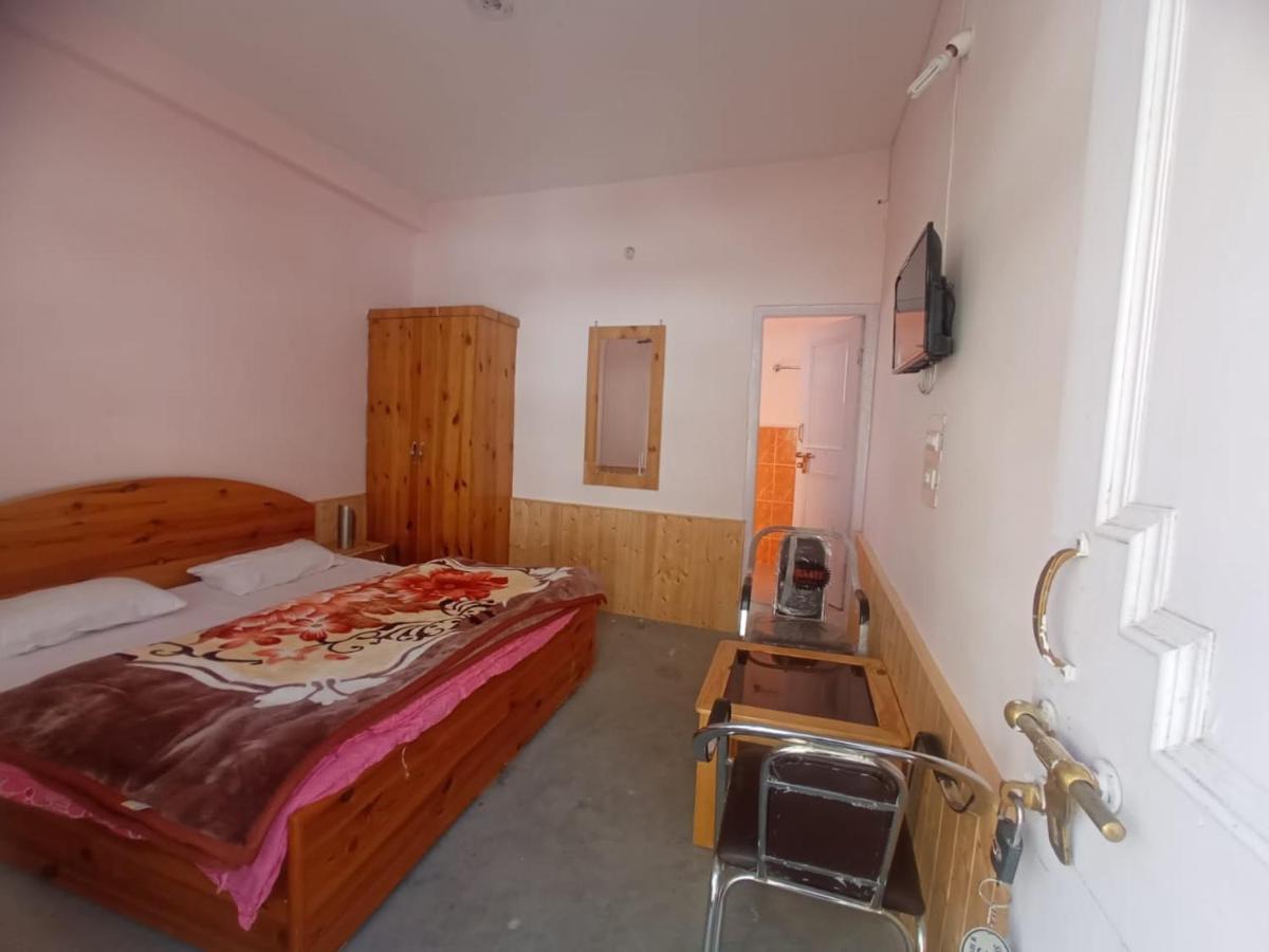 Snow Oak Guest House Kasol Exteriör bild